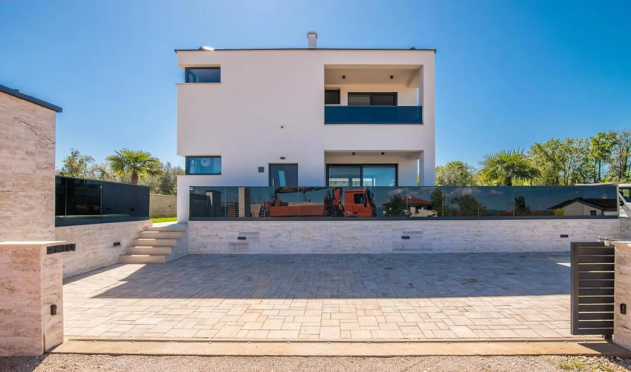 Luxury Villa Weiss - Malinska - Heated Pool - Central Floor Heating In Winter - Osmosis System In Kitchen