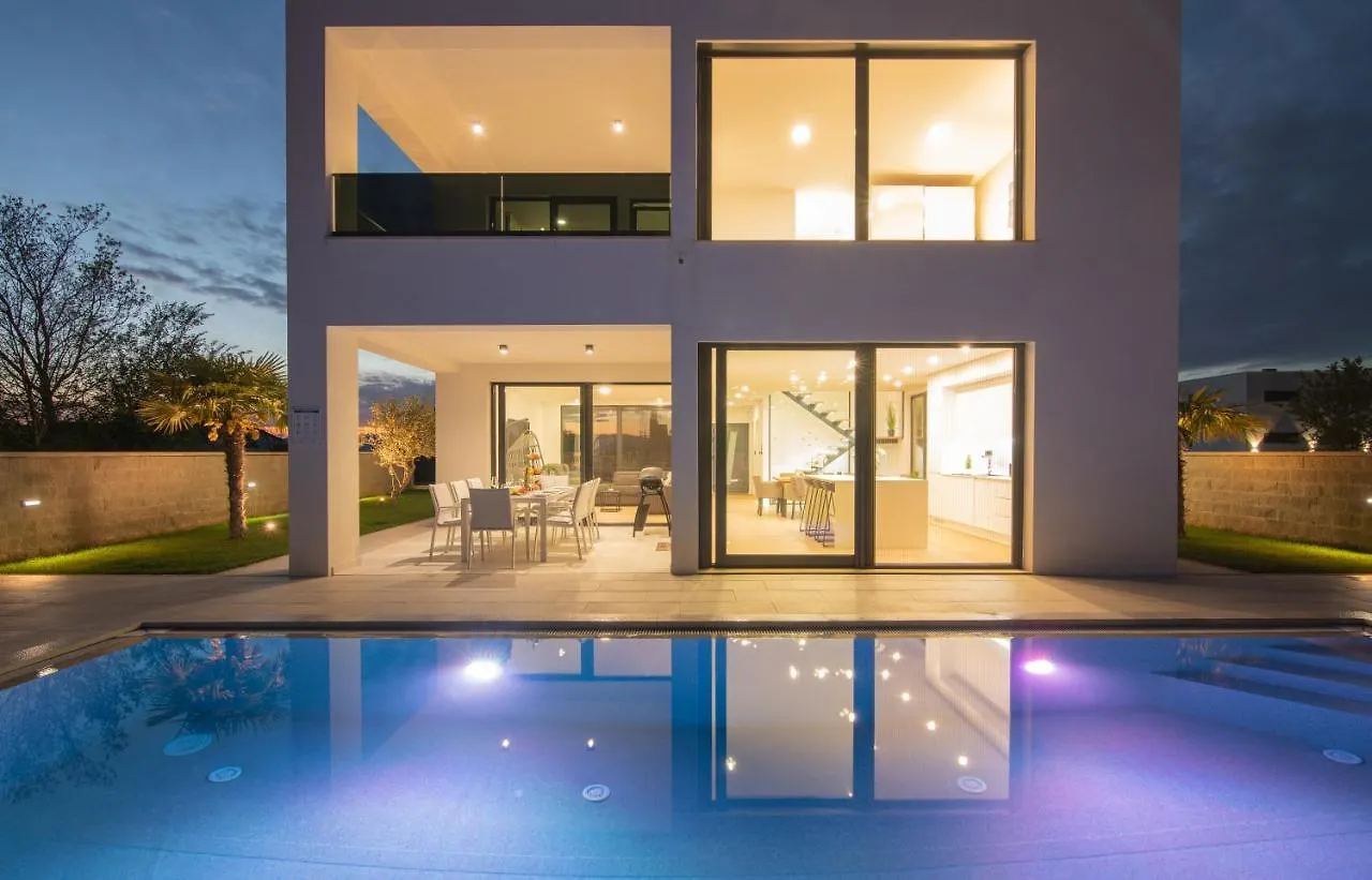 Luxury Villa Weiss - Malinska - Heated Pool - Central Floor Heating In Winter - Osmosis System In Kitchen 0*,  Kroatien