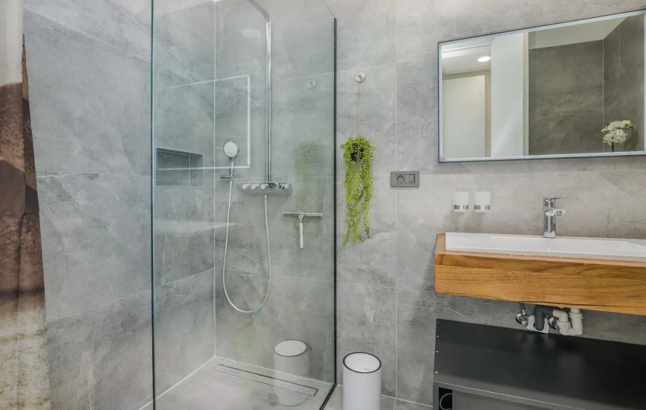 Luxury Villa Weiss - Malinska - Heated Pool - Central Floor Heating In Winter - Osmosis System In Kitchen 0*,  Kroatien
