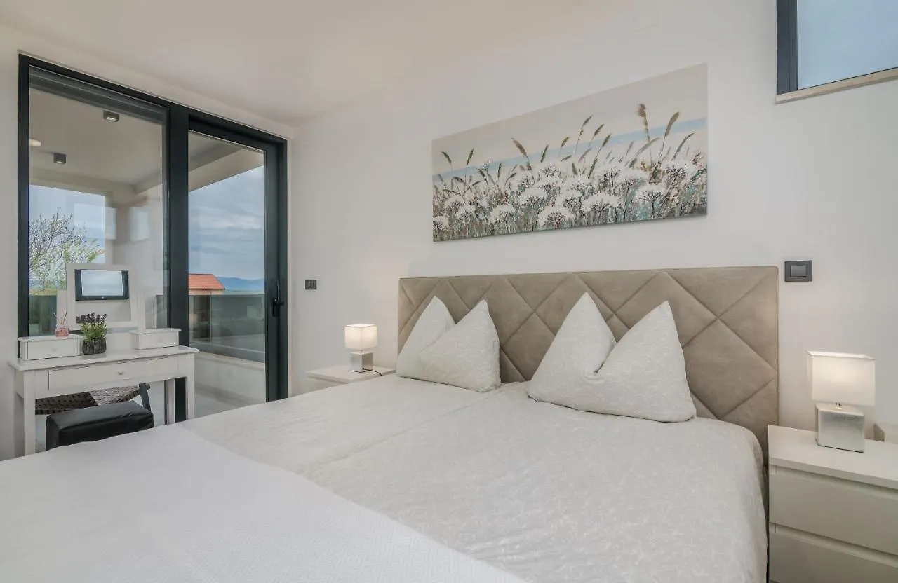 Luxury Villa Weiss - Malinska - Heated Pool - Central Floor Heating In Winter - Osmosis System In Kitchen