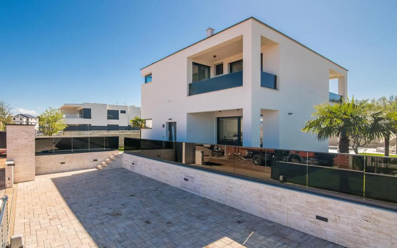 Luxury Villa Weiss - Malinska - Heated Pool - Central Floor Heating In Winter - Osmosis System In Kitchen Croatia