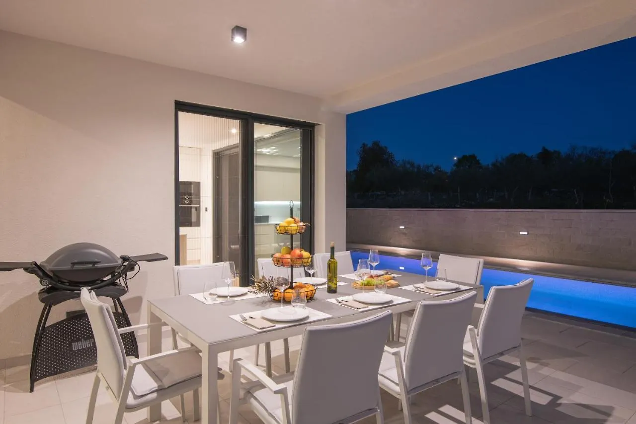 Luxury Villa Weiss - Malinska - Heated Pool - Central Floor Heating In Winter - Osmosis System In Kitchen
