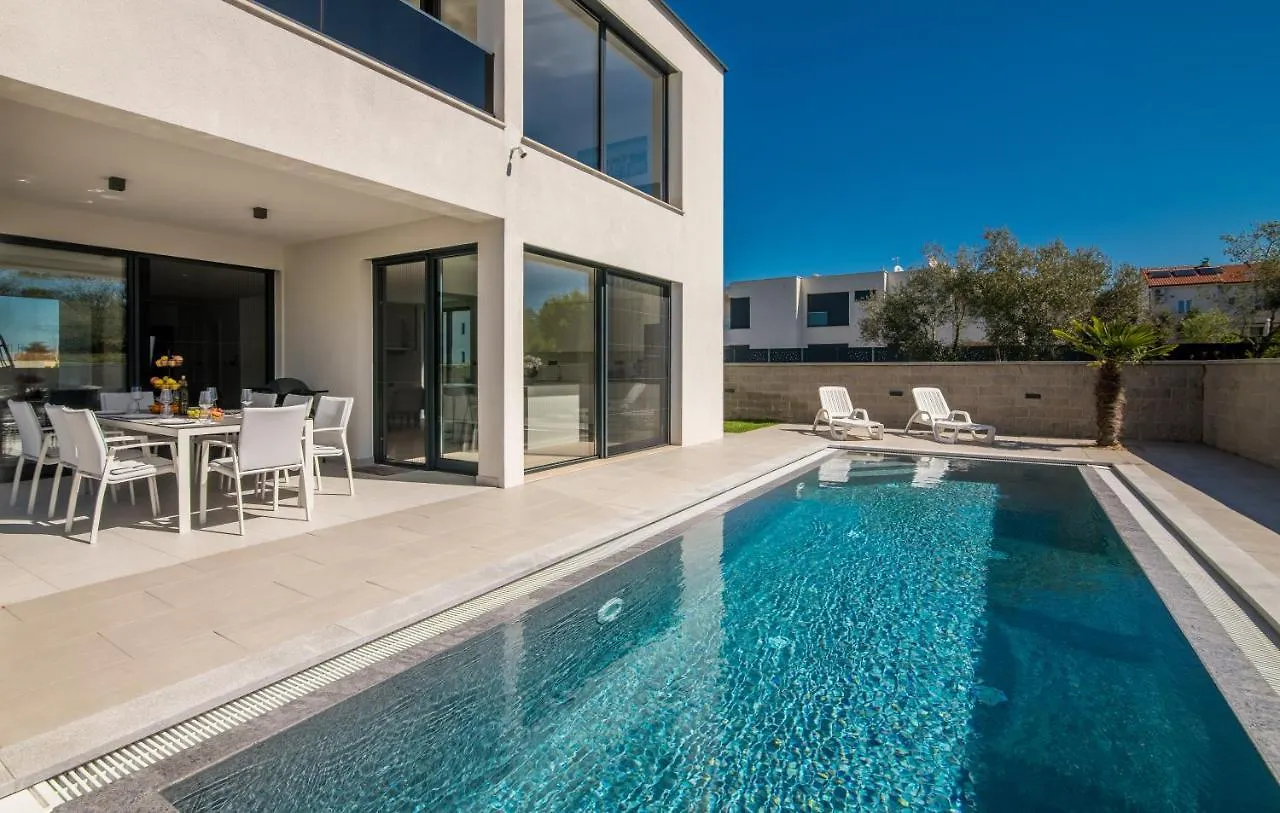 Luxury Villa Weiss - Malinska - Heated Pool - Central Floor Heating In Winter - Osmosis System In Kitchen