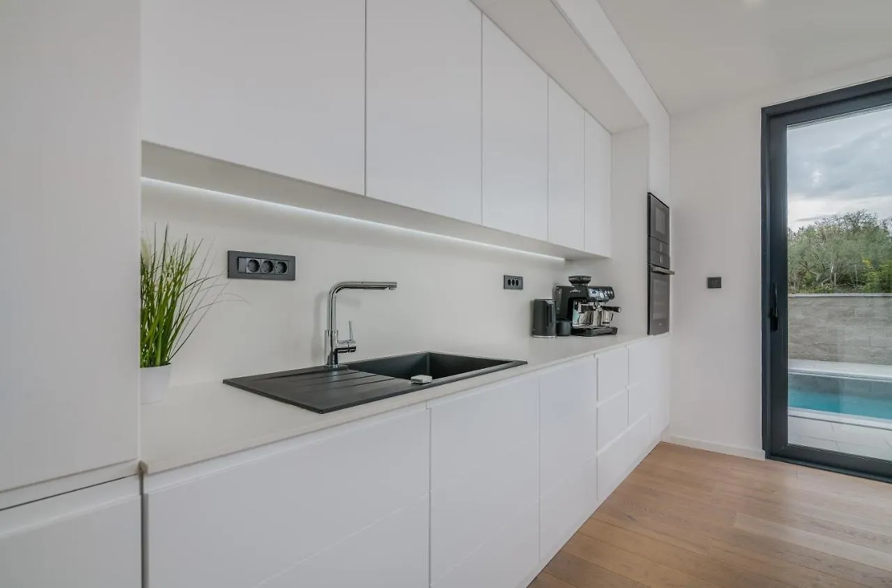 Luxury Villa Weiss - Malinska - Heated Pool - Central Floor Heating In Winter - Osmosis System In Kitchen